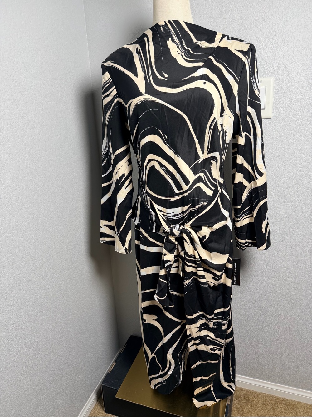 NWT-Donna Morgan Women's Donna Morgan Women's Dresses Long Sleeve Midi Wrap - Picture 6 of 13